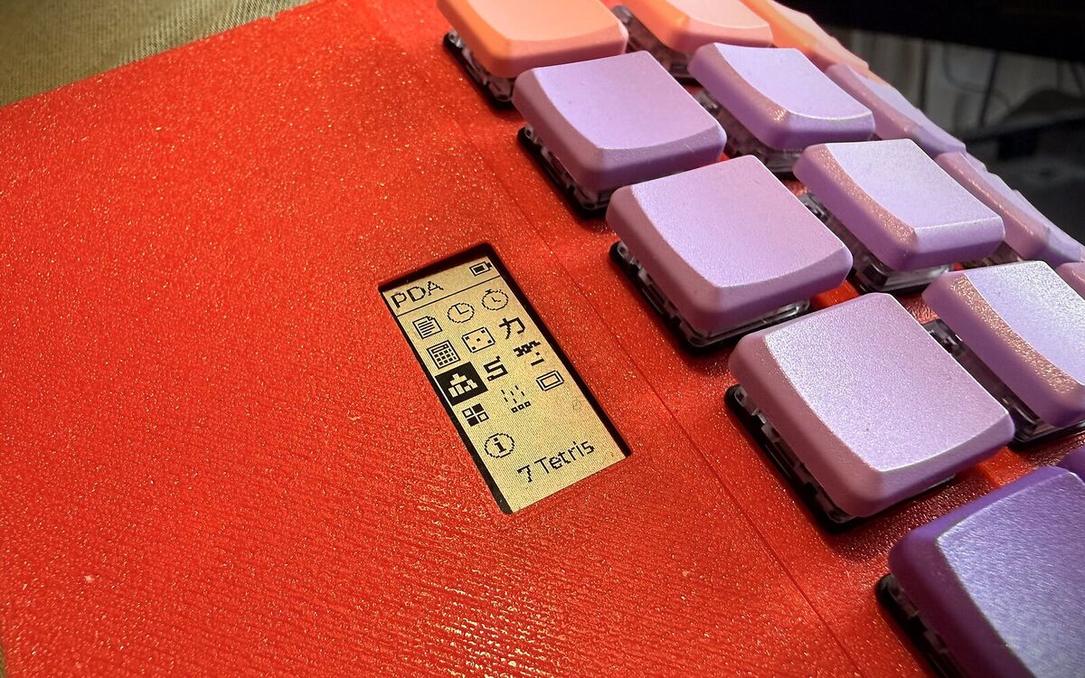 The Roamyboard's right half: the PDA's home screen on the display between its key modules, with Tetris highlighted